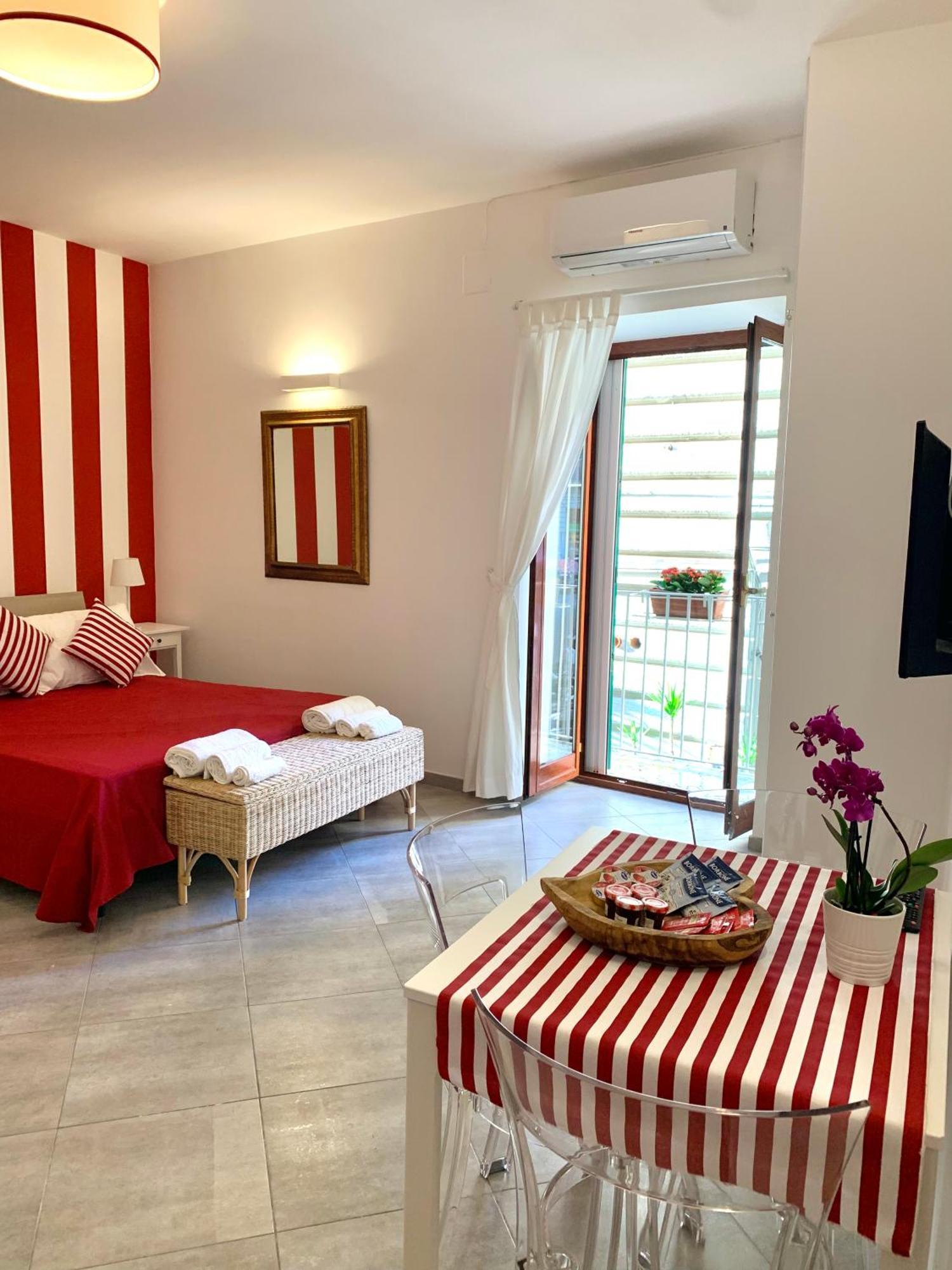 Casa Giulia, Nuovo Appartamento In Centro! Naples Extérieur photo